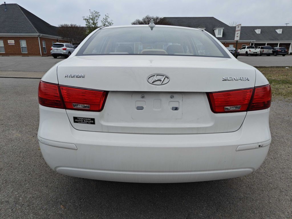 2010 Hyundai Sonata Image 4