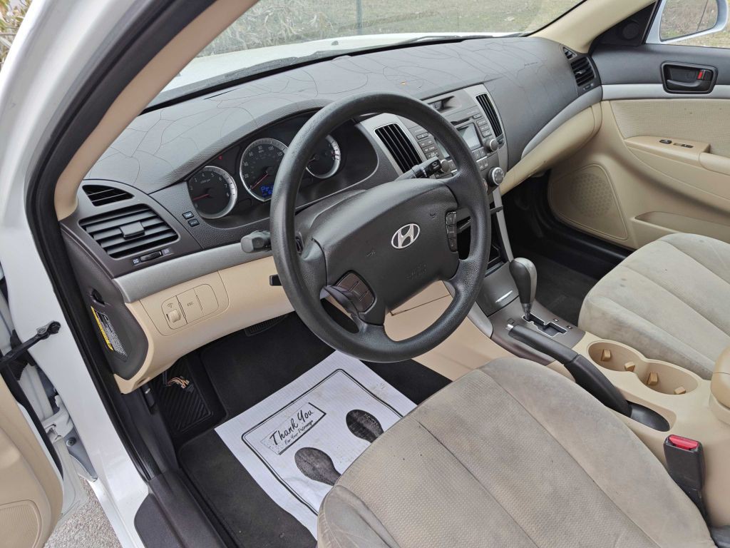2010 Hyundai Sonata Image 9