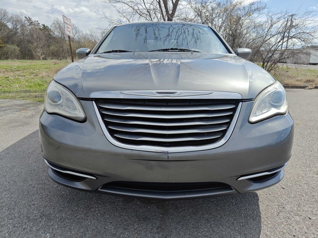 2013 Chrysler 200 Image 5