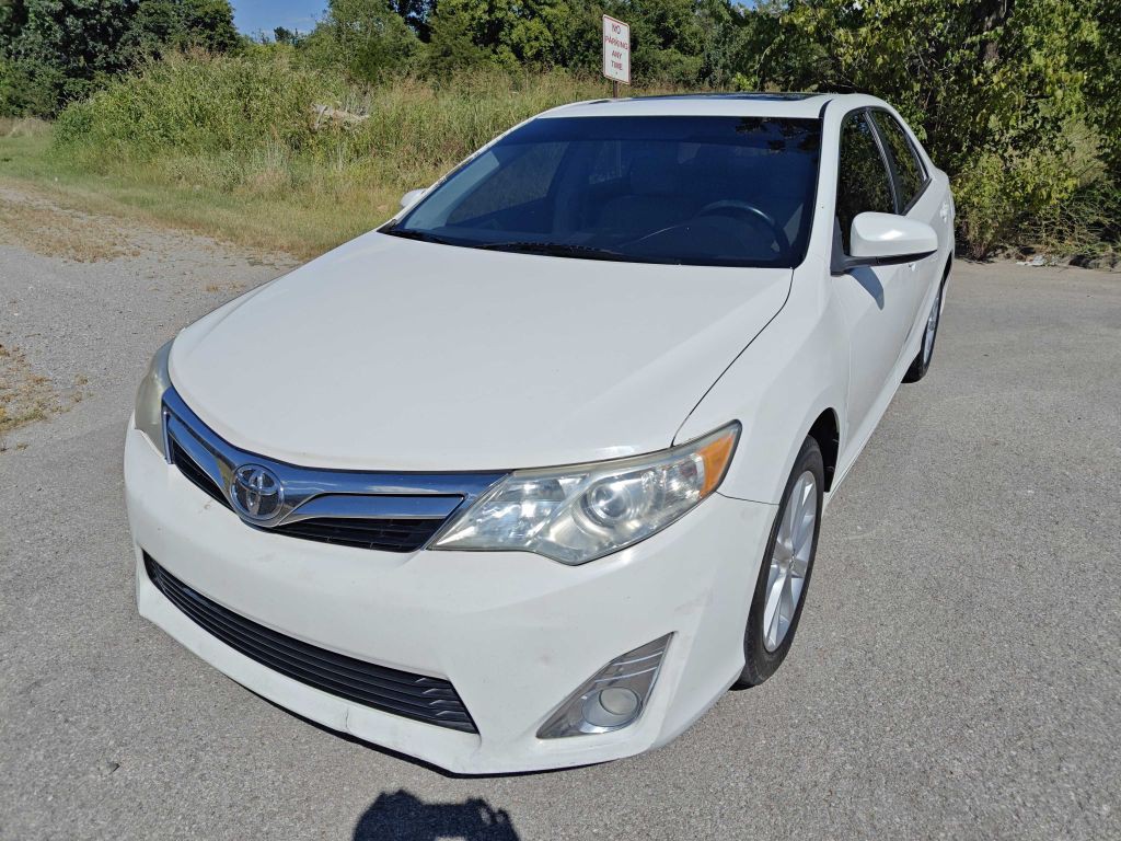 2014 Toyota Camry Image 1