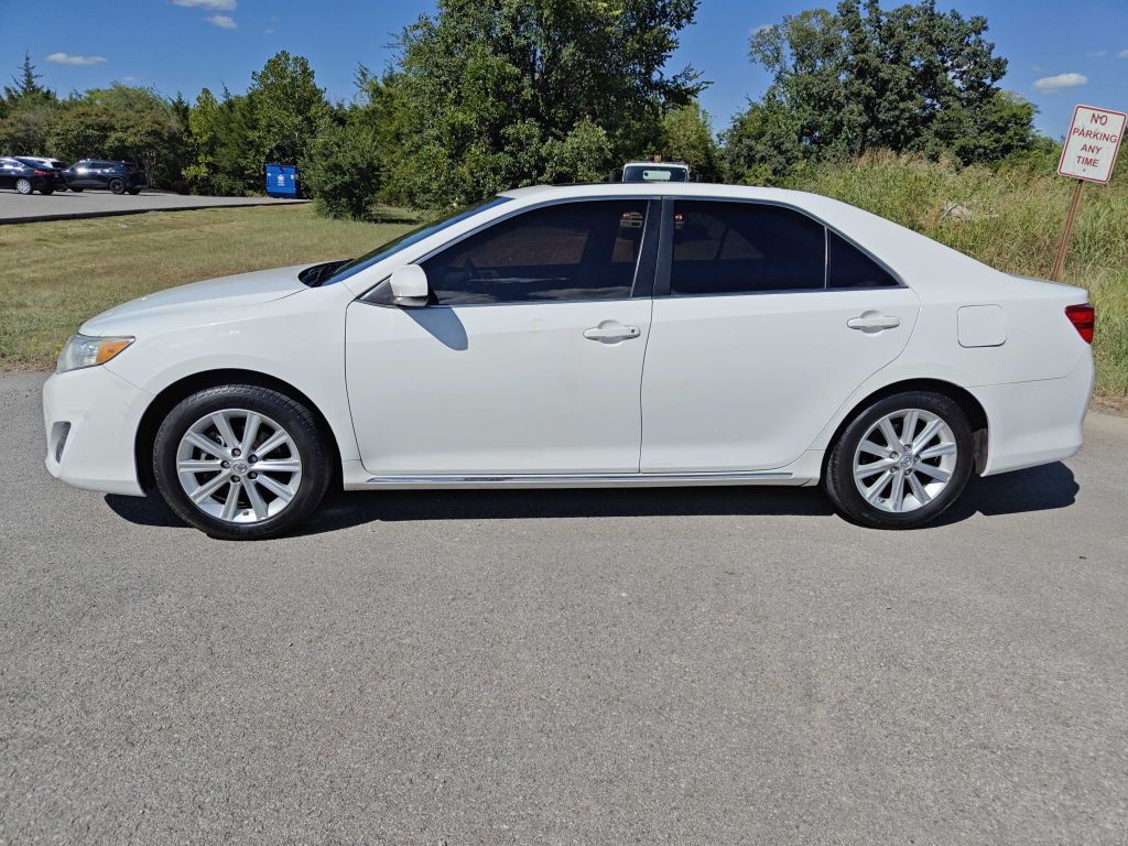 2014 Toyota Camry Image 2