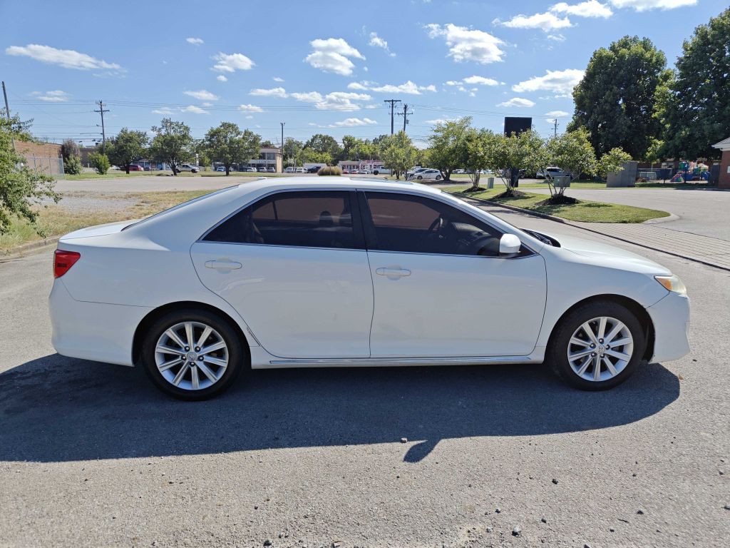 2014 Toyota Camry Image 4