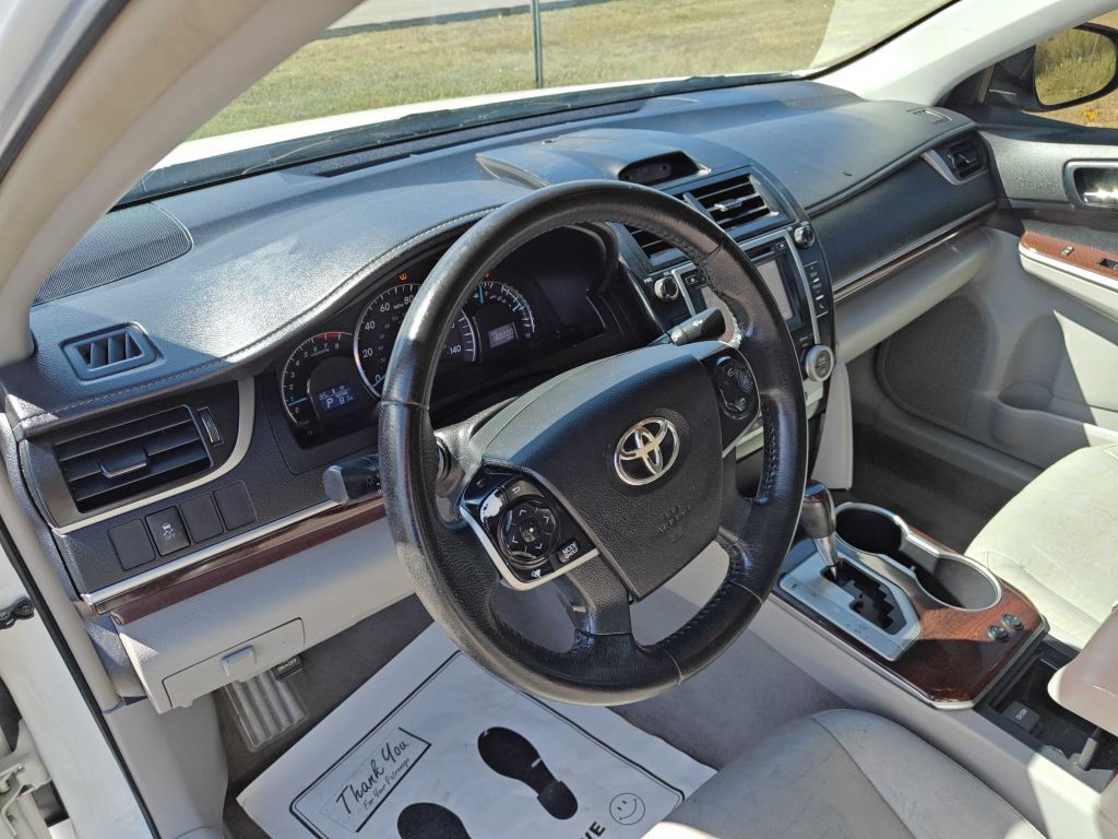 2014 Toyota Camry Image 6