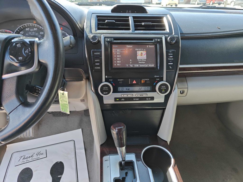 2014 Toyota Camry Image 9