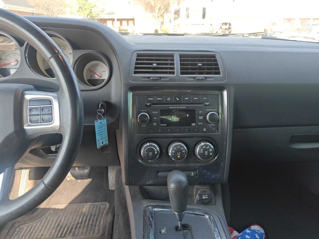 2013 Dodge Challenger Image 8