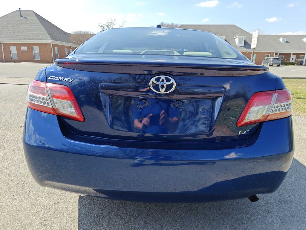 2011 Toyota Camry Image 3
