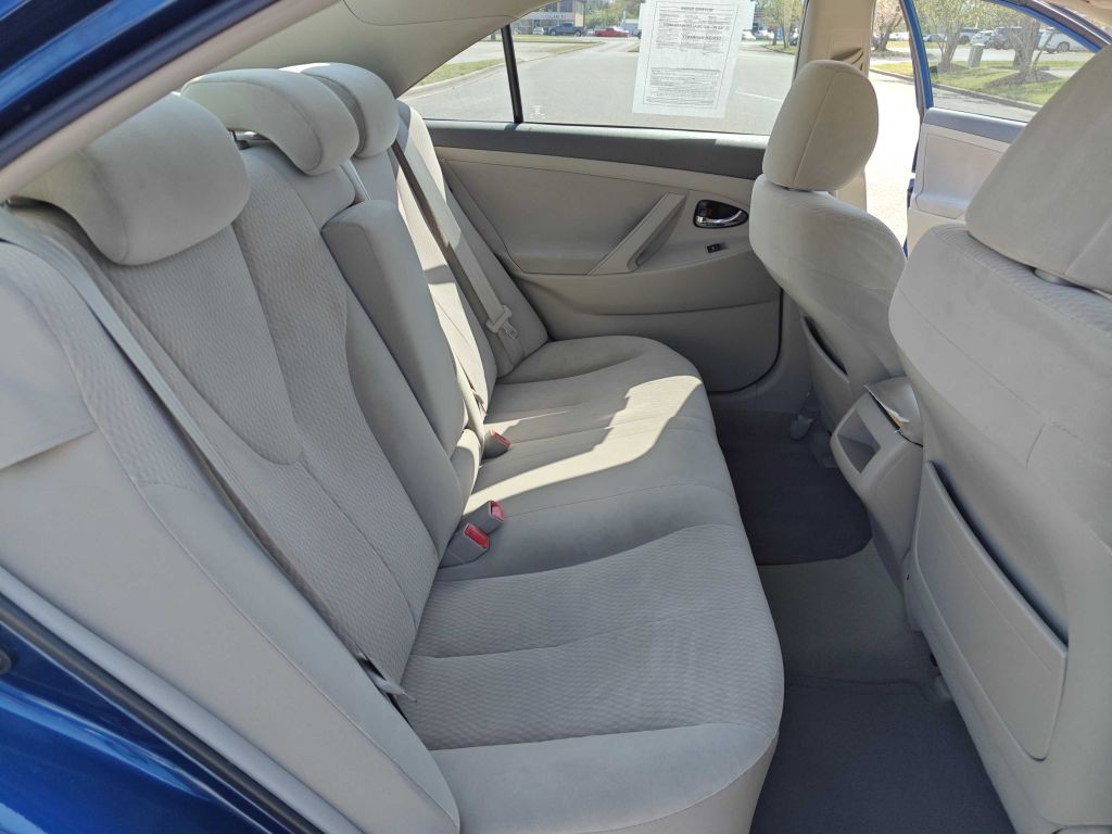 2011 Toyota Camry Image 8