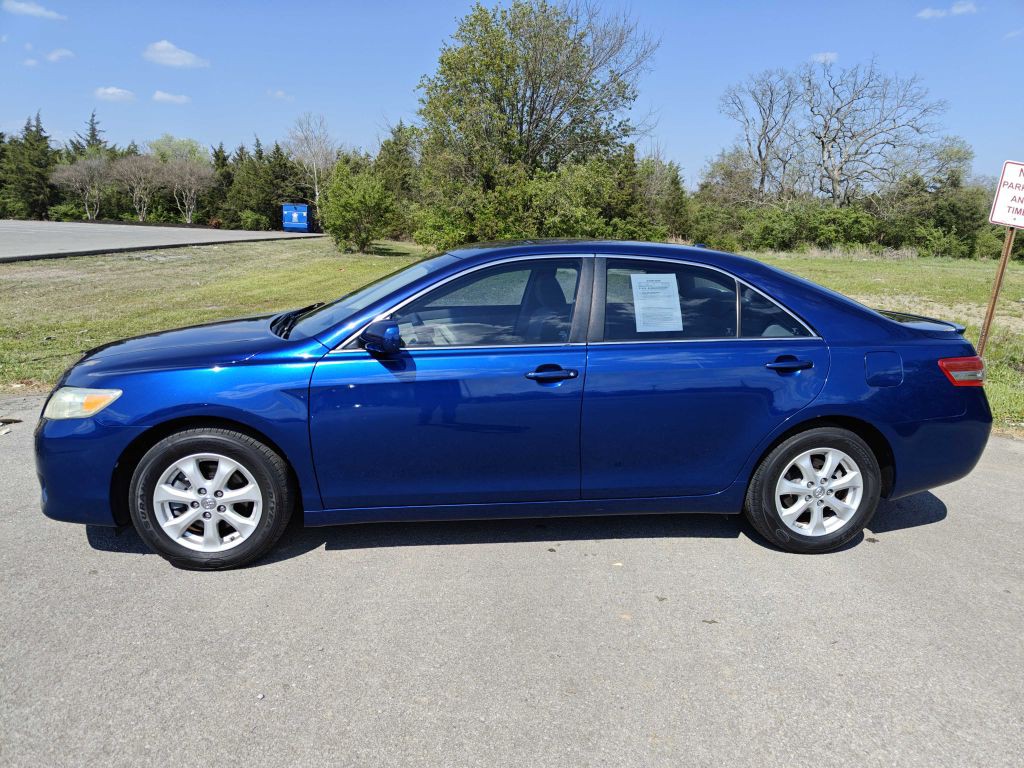 2011 Toyota Camry Image 2