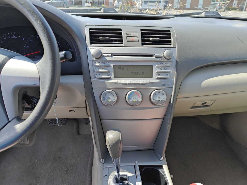 2011 Toyota Camry Image 6