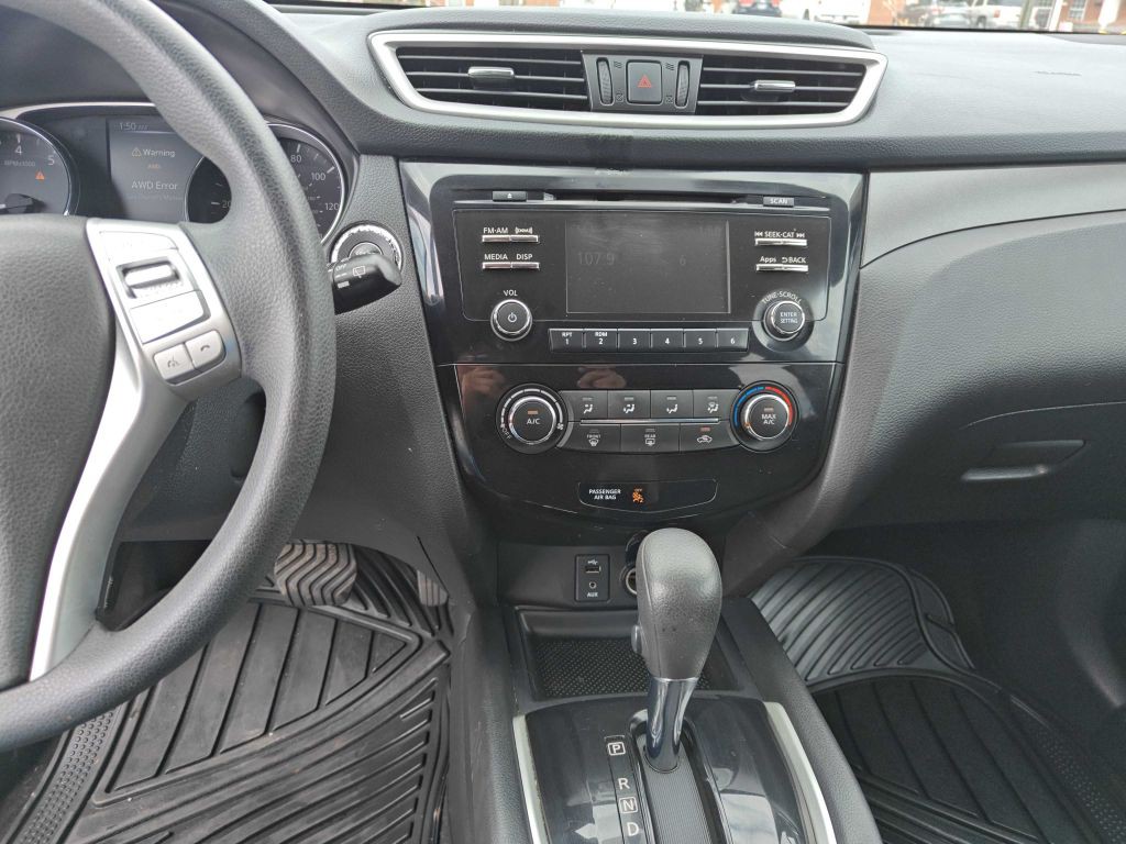 2016 Nissan Rogue Image 10