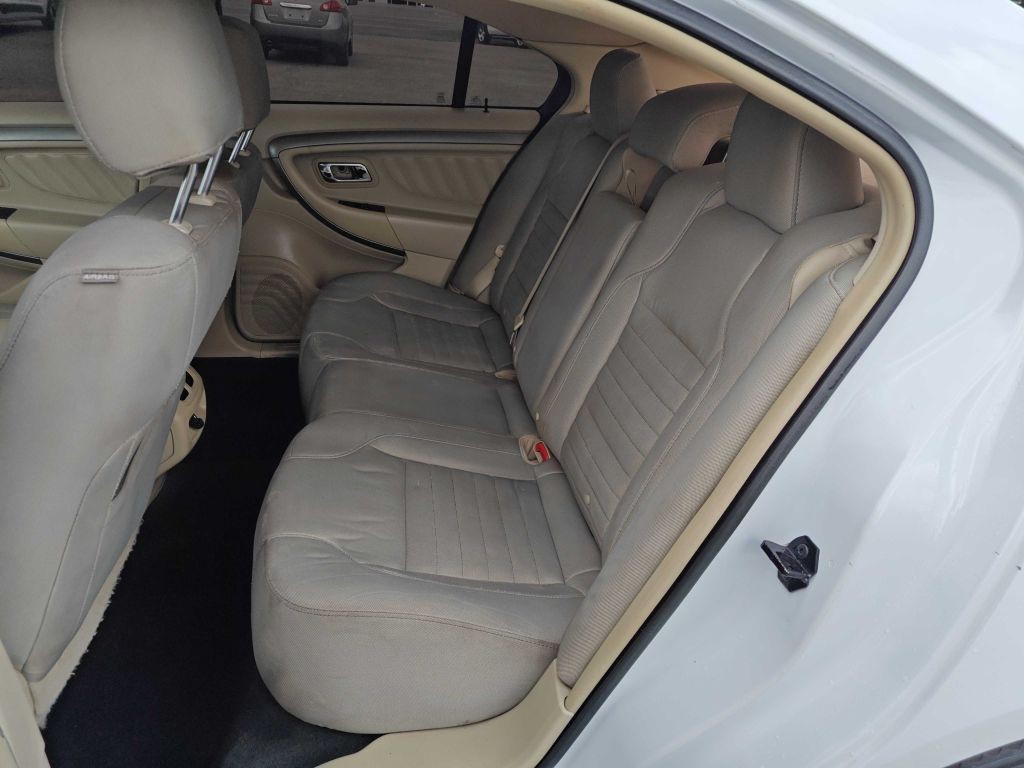 2015 Ford Taurus Image 7