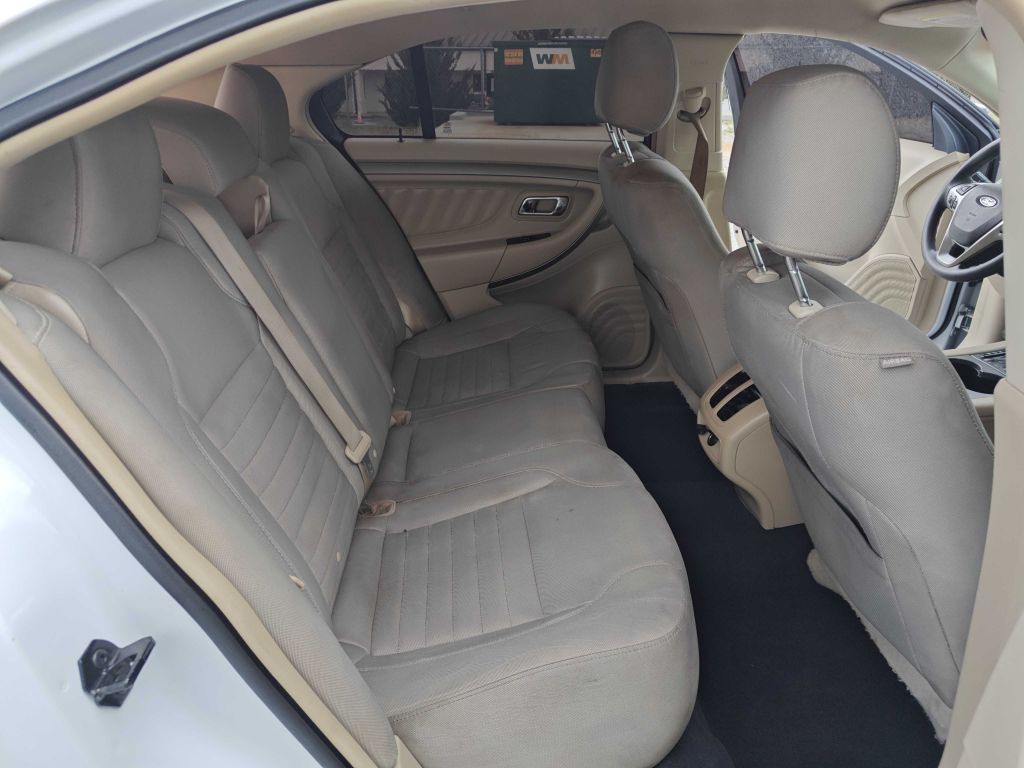2015 Ford Taurus Image 8