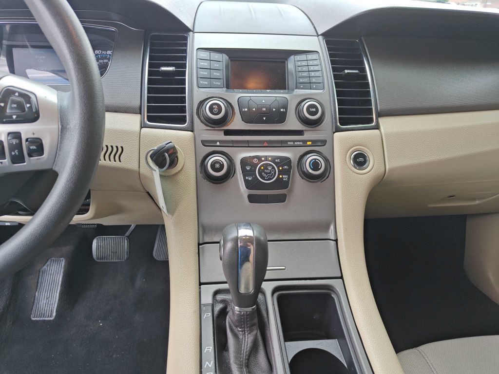 2015 Ford Taurus Image 9