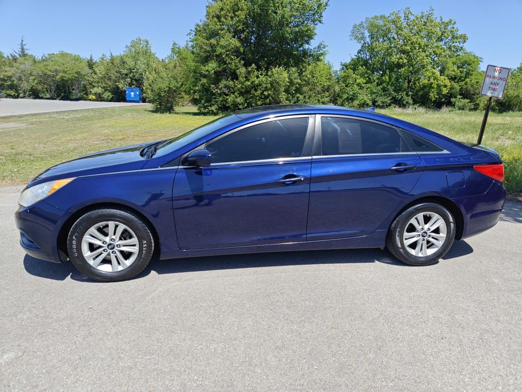 2013 Hyundai Sonata Image 2