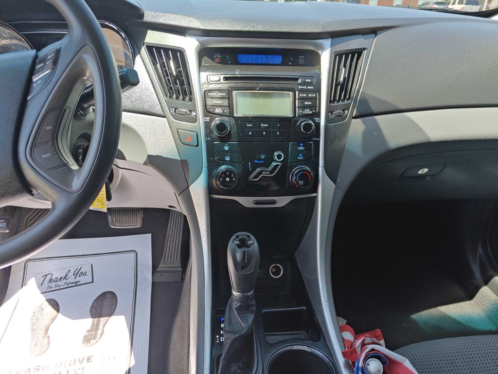 2013 Hyundai Sonata Image 9