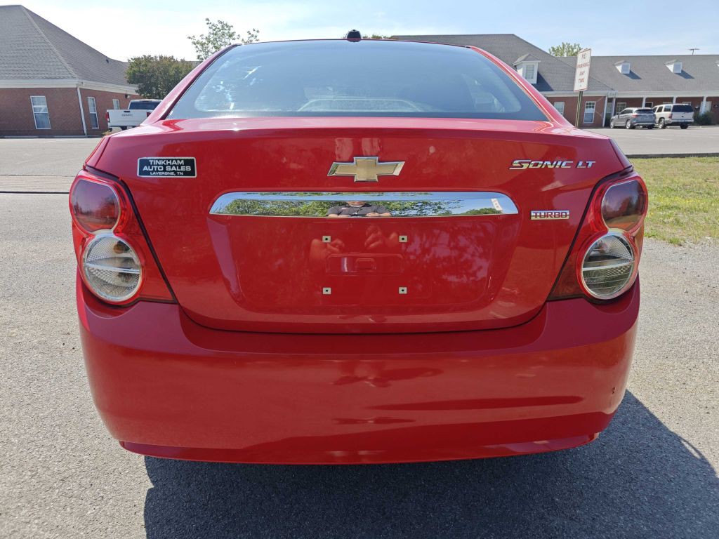 2016 Chevrolet Sonic Image 2