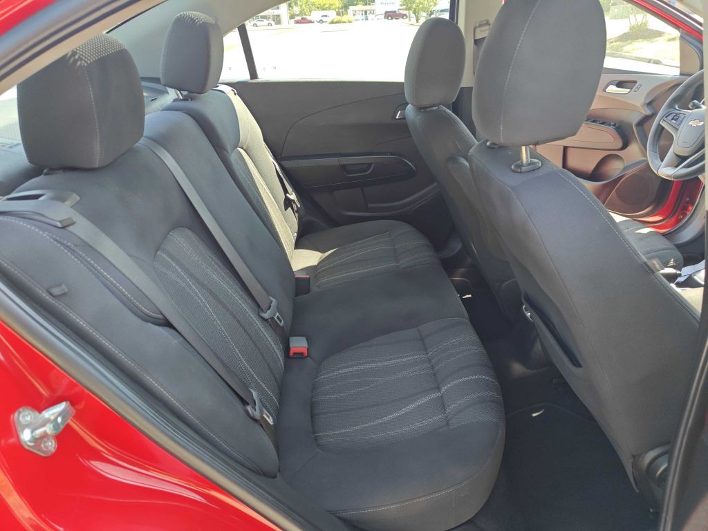 2016 Chevrolet Sonic Image 6