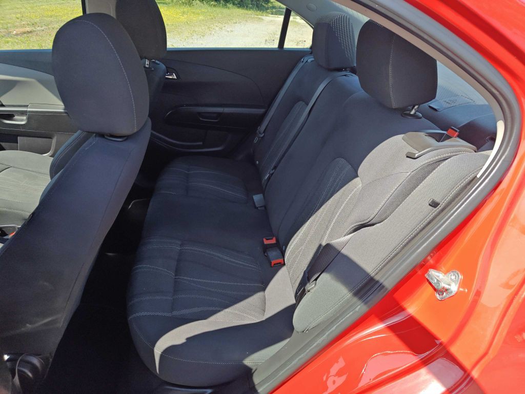 2016 Chevrolet Sonic Image 8
