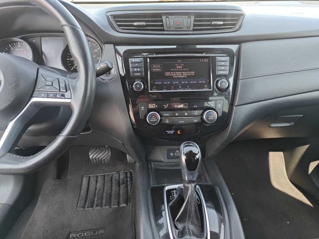 2020 Nissan Rogue Image 10