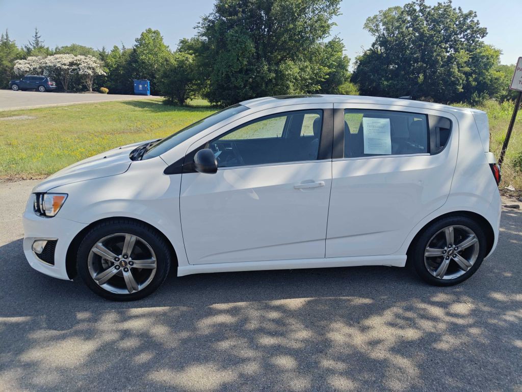 2013 Chevrolet Sonic Image 2