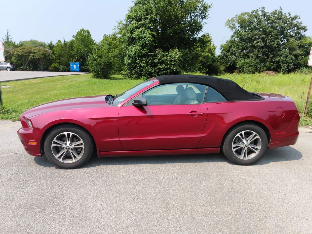 2014 Ford Mustang Image 2