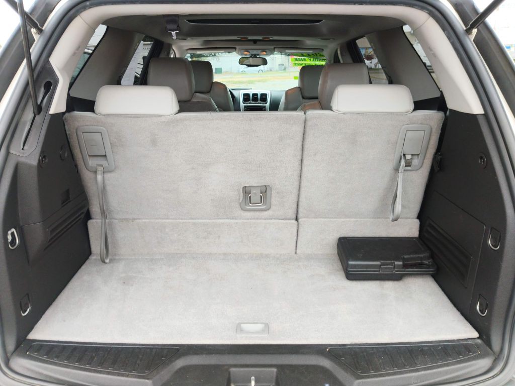 2011 GMC Acadia Image 8