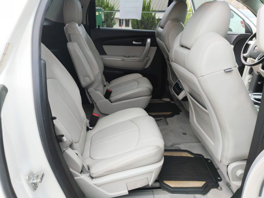 2011 GMC Acadia Image 9