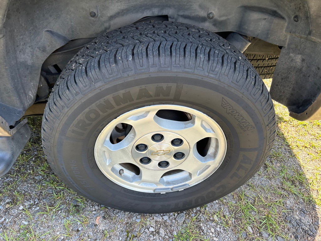 2005 Chevrolet Tahoe Image 10
