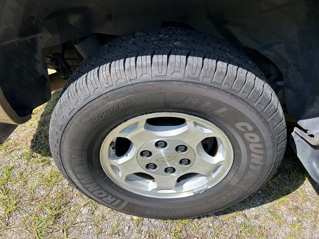 2005 Chevrolet Tahoe Image 11