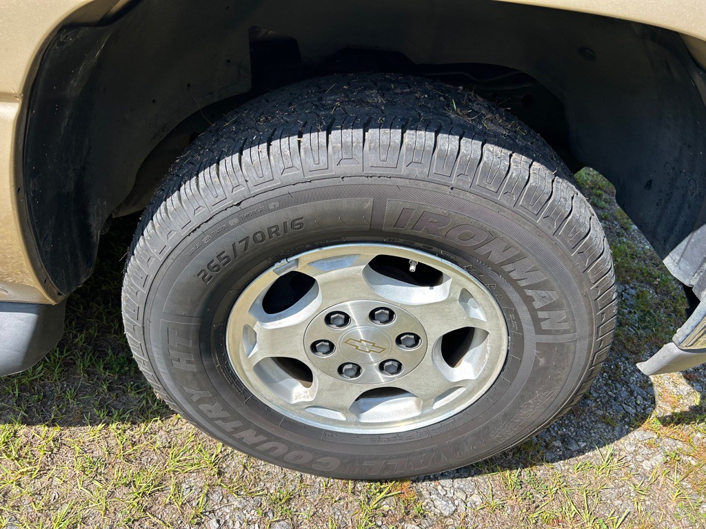 2005 Chevrolet Tahoe Image 12