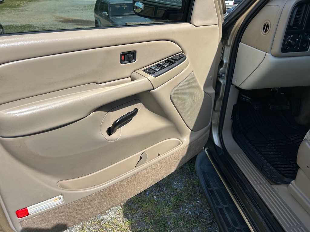 2005 Chevrolet Tahoe Image 14
