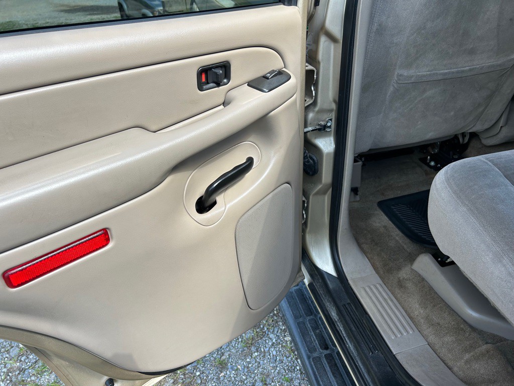 2005 Chevrolet Tahoe Image 16