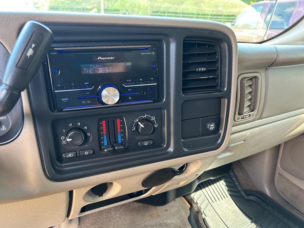2005 Chevrolet Tahoe Image 24