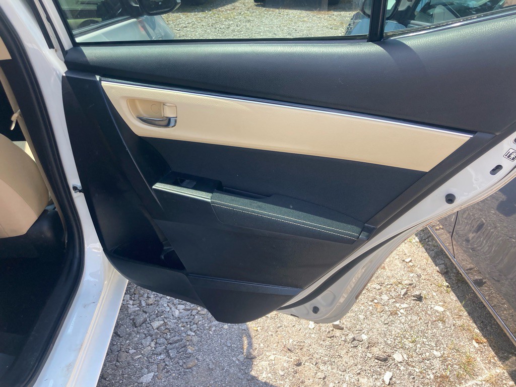 2017 Toyota Corolla Image 20