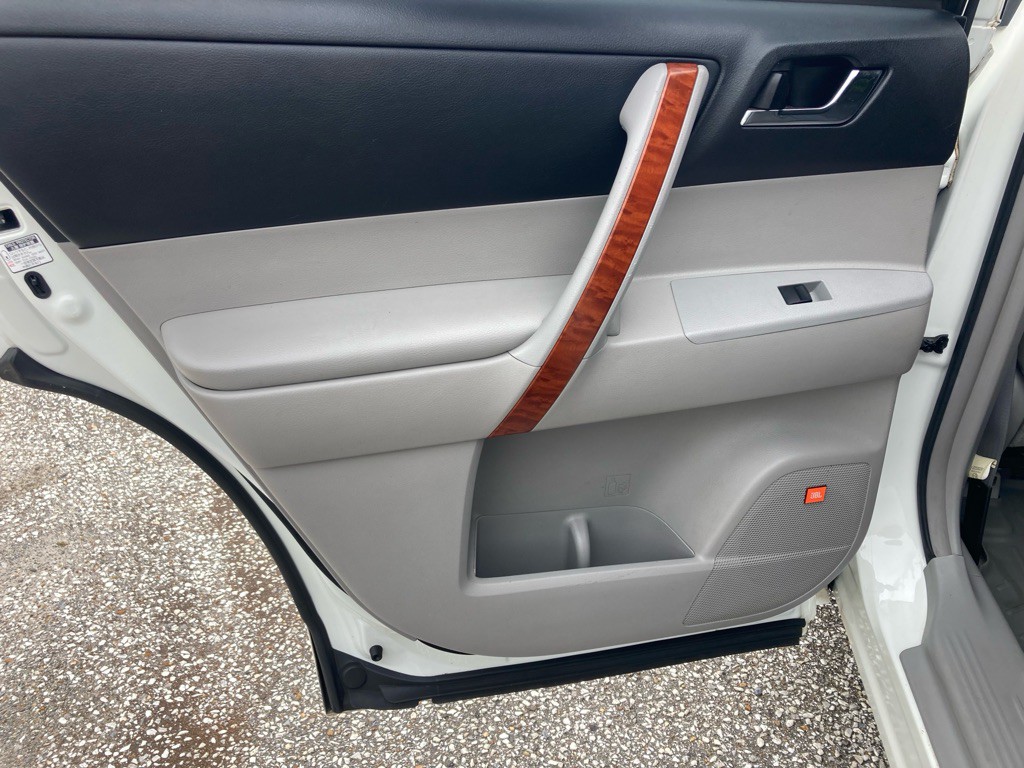 2010 Toyota Highlander Image 17