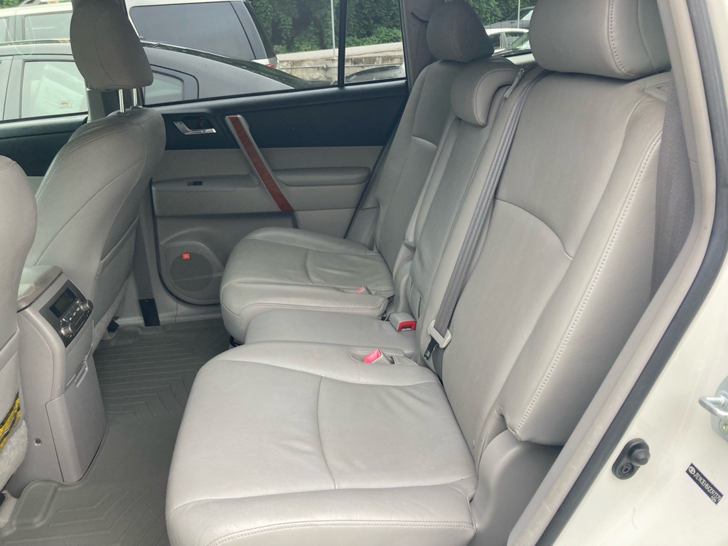 2010 Toyota Highlander Image 19