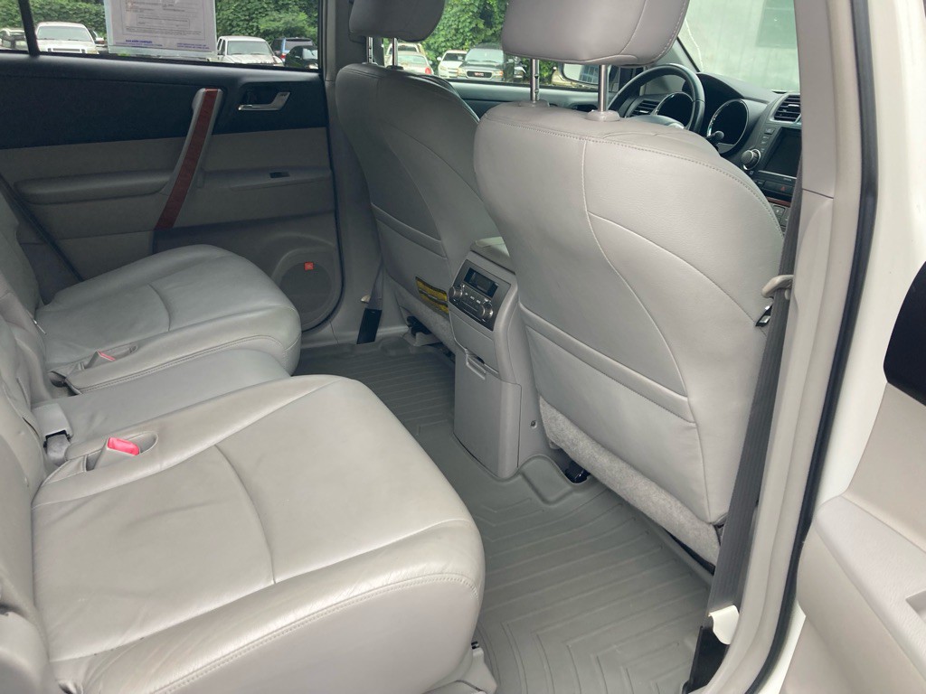 2010 Toyota Highlander Image 22