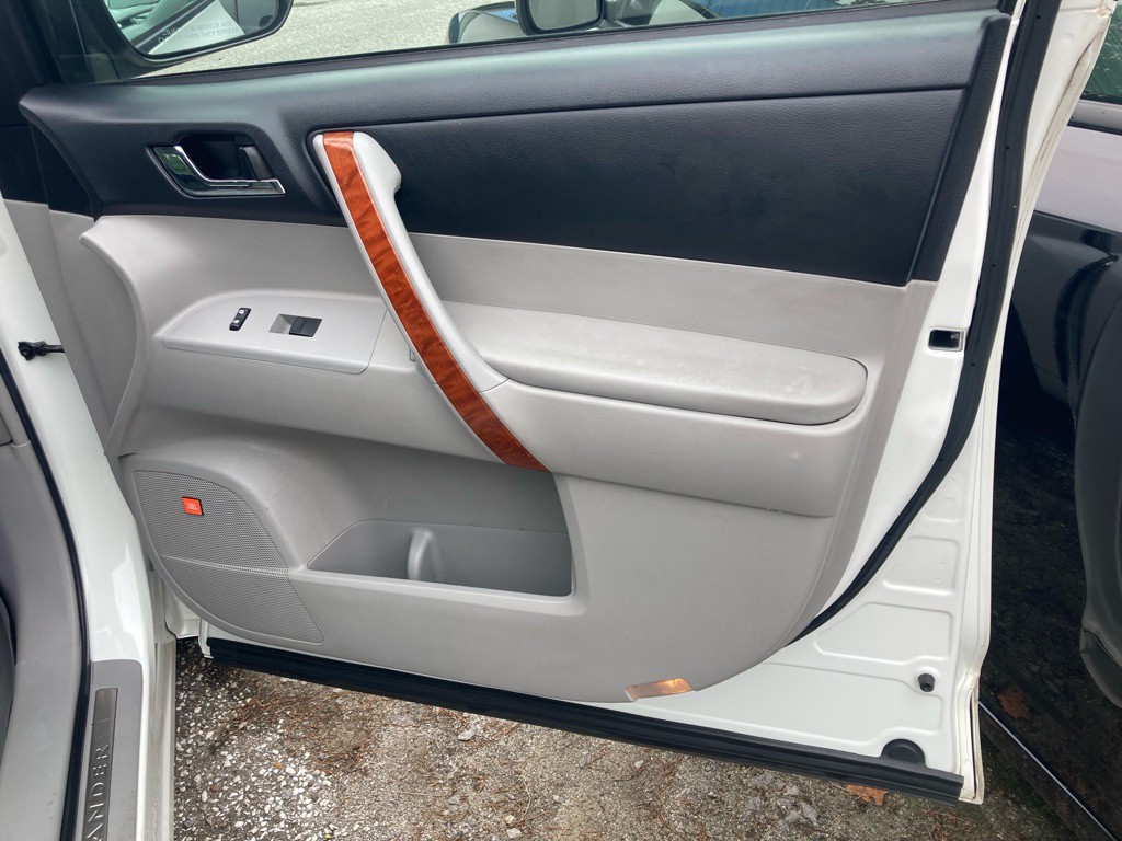 2010 Toyota Highlander Image 26