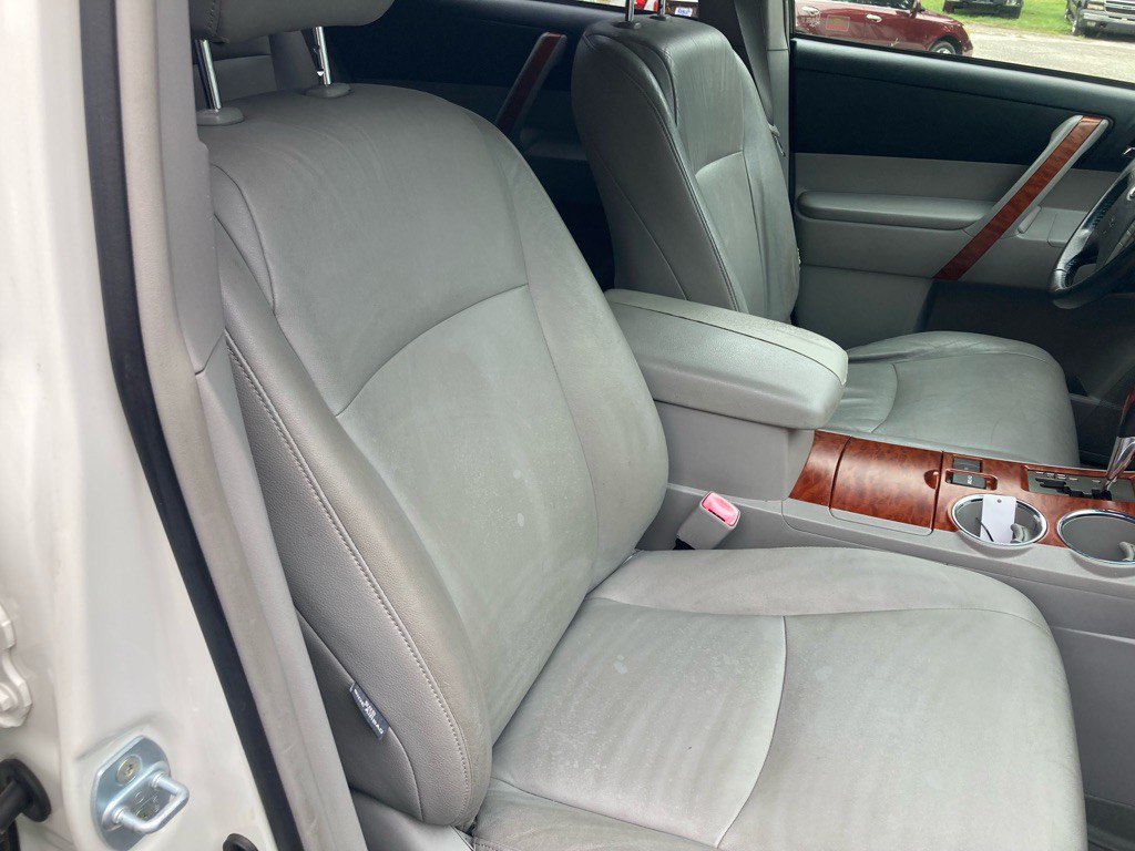 2010 Toyota Highlander Image 28