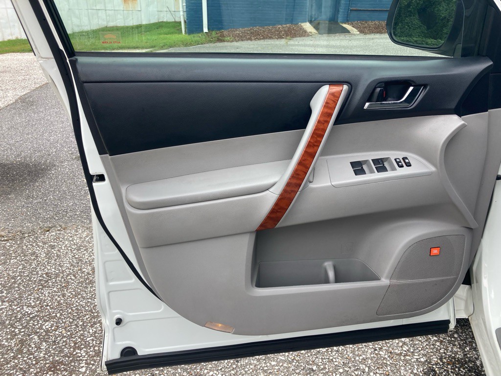 2010 Toyota Highlander Image 29