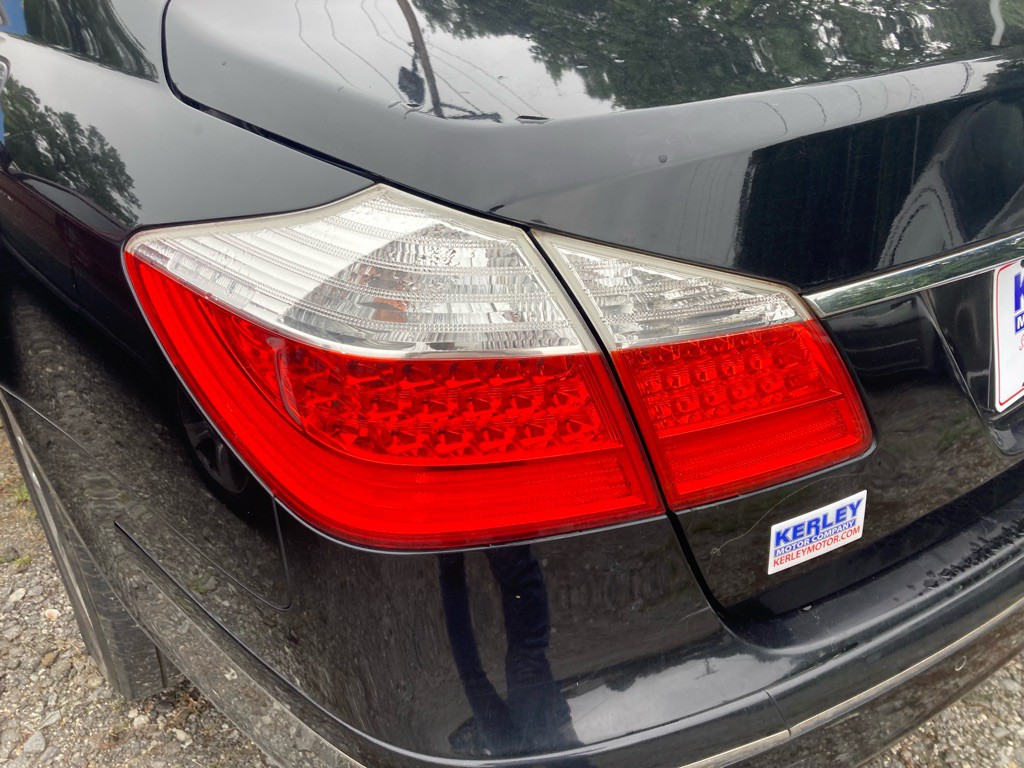 2009 Hyundai Genesis Image 17