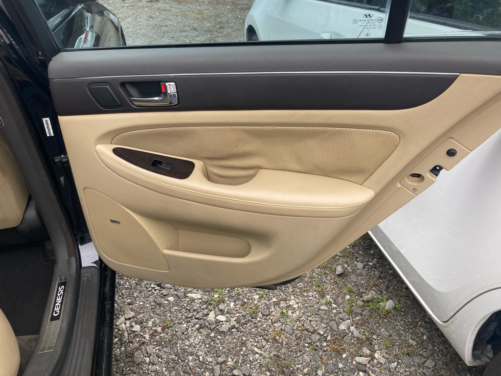 2009 Hyundai Genesis Image 22
