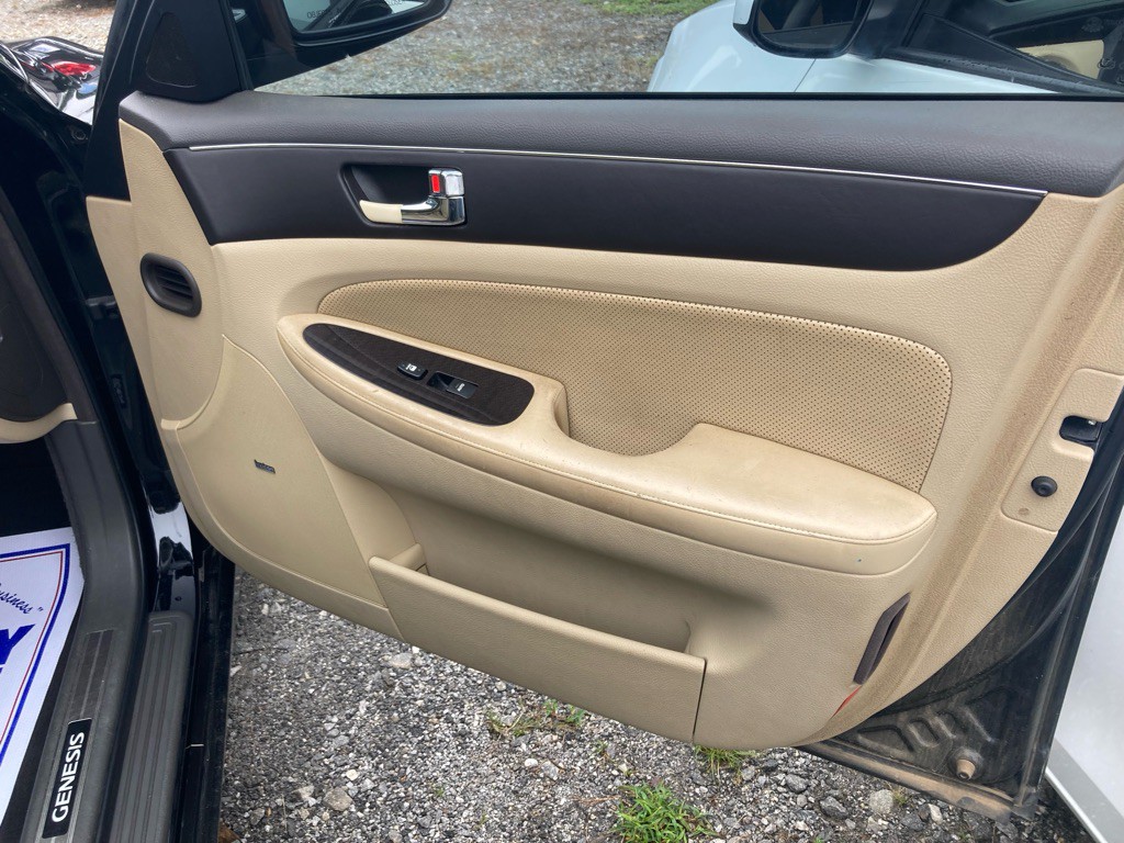2009 Hyundai Genesis Image 25
