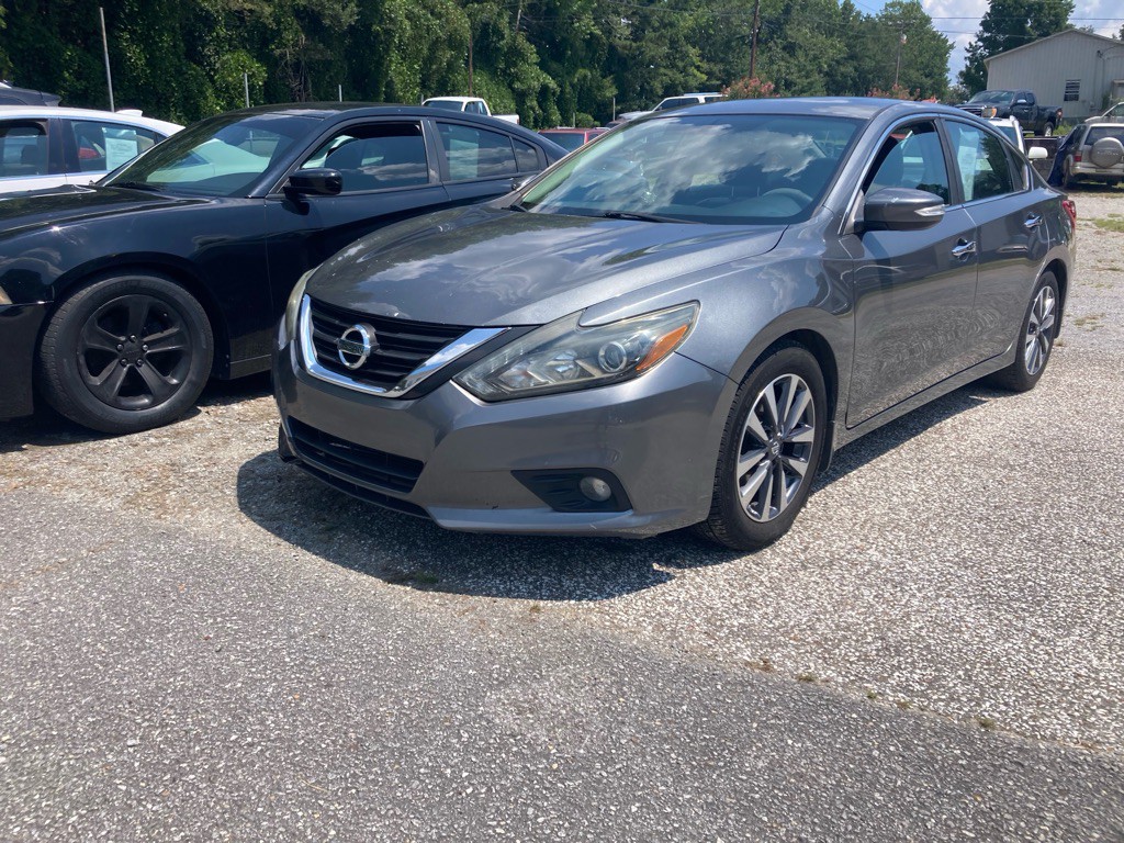 2017 Nissan Altima Image 1
