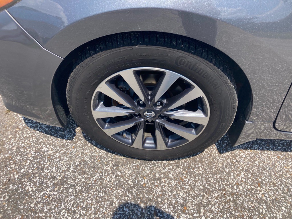 2017 Nissan Altima Image 8