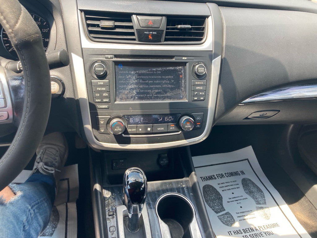 2017 Nissan Altima Image 32