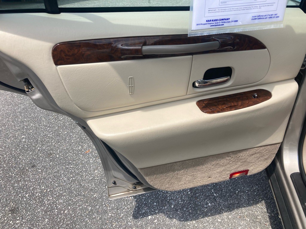 2002 Lincoln Town Car Image 18