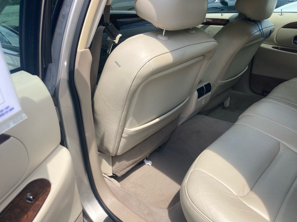 2002 Lincoln Town Car Image 19
