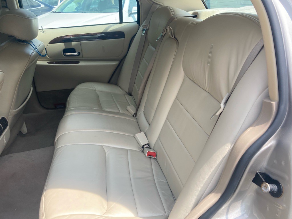 2002 Lincoln Town Car Image 20