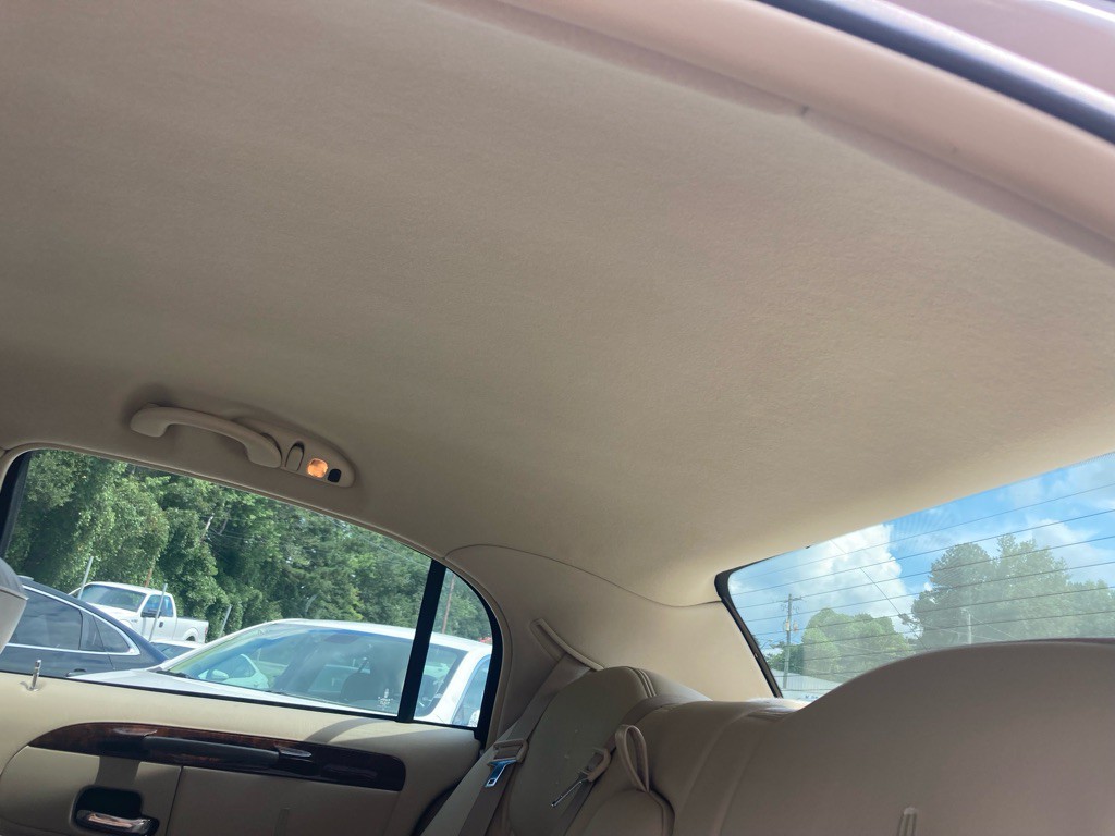 2002 Lincoln Town Car Image 21